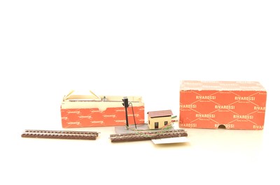 Lot 770 - Rivarossi 1950s Two Rail HO Gauge Automatic Release and Automatic Signal