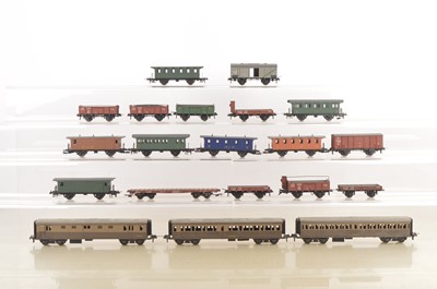 Lot 778 - Rivarossi HO Gauge Italian and Swiss Coaches and Freight Stock (20)