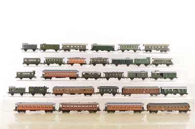 Lot 800 - HO Gauge Continental German and Spanish Coaching Stock (29)