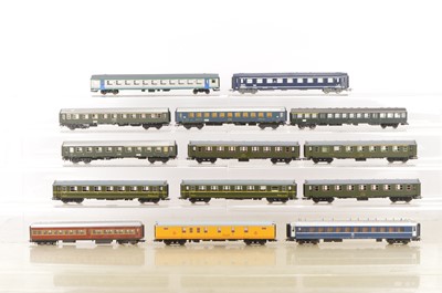 Lot 801 - Continental HO Gauge Coaching Stock (14)