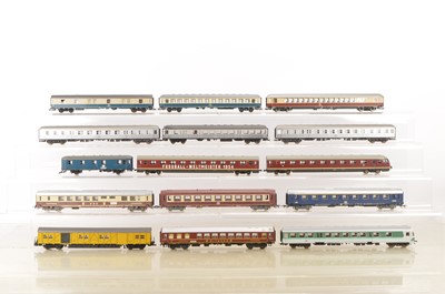 Lot 805 - German HO Gauge Coaching Stock (18)