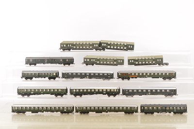 Lot 806 - German HO Gauge Coaching Stock (14)