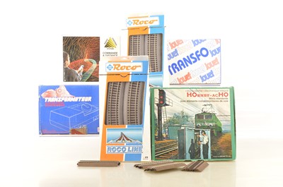 Lot 826 - HO Gauge Boxed Roco Track Hornby AcHO Block System and Jouef Electrical Accessories (10)