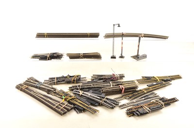 Lot 828 - HO Gauge Track Turnouts and Straights From Various Manufacturers (55+)