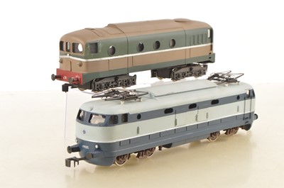 Lot 840 - Two Rivarossi 0 gauge non-powered semi-detailed Italian (FS) Diesel and Electric Locomotive prototypes (2)