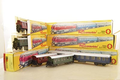 Lot 852 - Rivarossi 0 Gauge Continental Coach Production Samples (9)