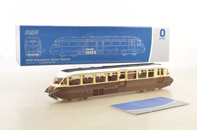 Lot 876 - Dapol 0 Gauge modern issue Ref: 7D-011-002 GWR Lined Chocolate & Cream Streamlined Diesel Railcar