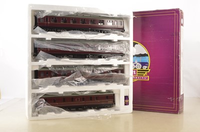 Lot 898 - MTH (Mike's Train House - USA) Modern issue 0 Gauge Ref: 22-60033 BR Marron 4- car Passenger coach set