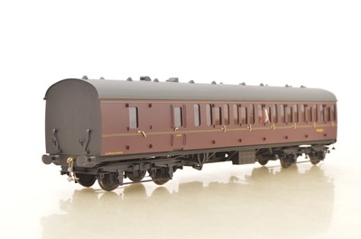 Lot 909 - Sancheng (China) / Bachmann Brassworks modern Issue 0 Gauge BR maroon MK1 SB Suburban Brake end Coach