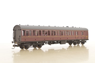 Lot 917 - Sancheng (China) / Bachmann Brassworks modern Issue 0 Gauge BR maroon Mk 1 SB Suburban brake end Coach