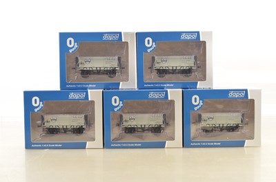 Lot 930 - Dapol 0 Gauge (Ex Tower models) modern issue 0 Gauge group of ICI 5-plank (5)