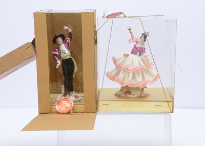 Lot 118 - Two Dresden figurines of Spanish dancers