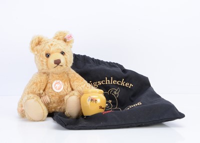 Lot 128 - A Steiff limited edition Honigschlecker (Honey Licker) teddy bear