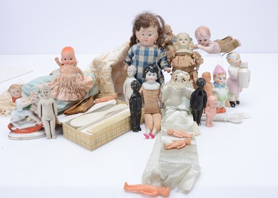 Lot 182 - Various small dolls and dolly related items