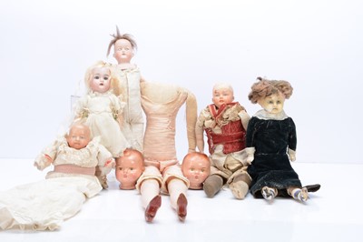 Lot 248 - Various dolls