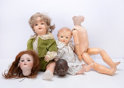 Lot 299 - Various dolls