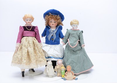 Lot 337 - Various small dolls