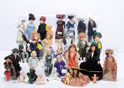 Lot 349 - A quantity of recent and vintage dolls' house and small dolls