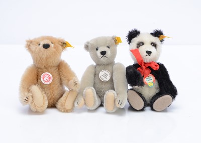 Lot 559 - Three small Steiff yellow tag teddy bears