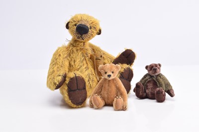 Lot 587 - A limited edition Grisly Harvey teddy bear