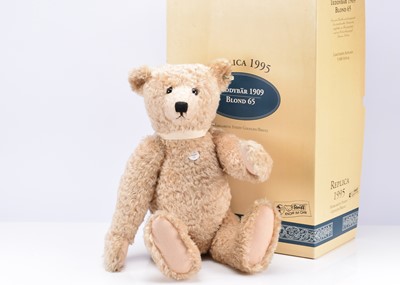 Lot 590 - A Steiff limited edition Teddy Bear 1909 blonde replica