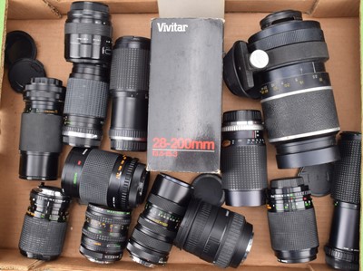 Lot 129 - A Tray of Zoom Lenses