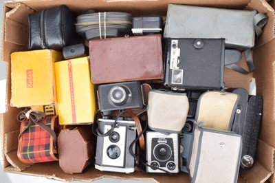 Lot 152 - A Tray of Various Cameras