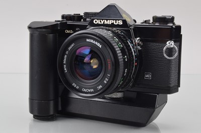 Lot 184 - An Olympus 0M-2n SLR Camera