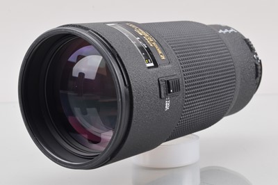 Lot 221 - A Nikon ED AF Nikkor 80-200mm f/2.8D Lens