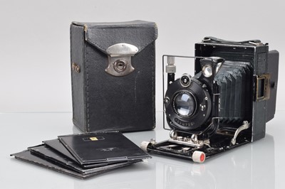 Lot 295 - A Voigtländer Bergheil De Luxe 9 x 12 Folding Plate Camera