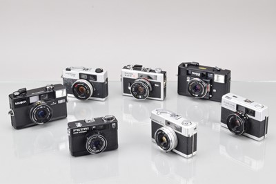 Lot 317 - A Tray of Compact Cameras