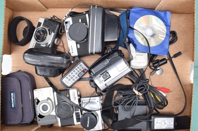 Lot 478 - A Group of Various Cameras