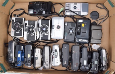 Lot 539 - A Tray of Compact Cameras