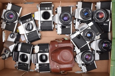 Lot 558 - A Tray of Praktica SLR Cameras