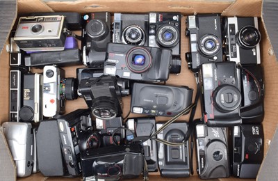 Lot 585 - A Tray of Compact Cameras