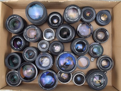 Lot 596 - A Tray of Various Lenses