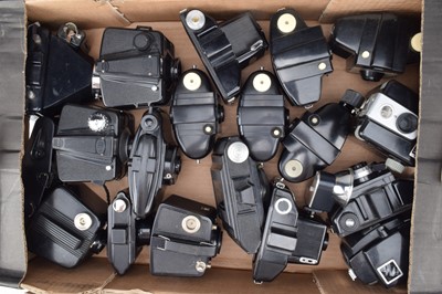 Lot 610 - A Tray of Bakelite Cameras