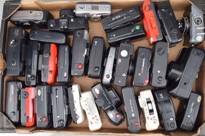 Lot 617 - A Tray of Compact Cameras