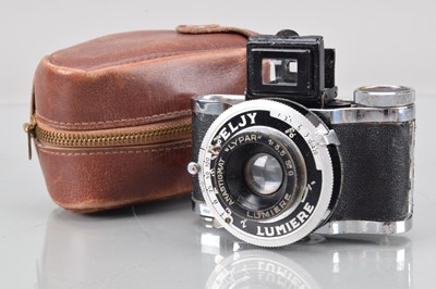 Lot 626 - A Lumiere Super Eljy Camera