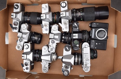 Lot 627 - A Tray of Eastern Bloc Cameras