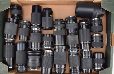 Lot 658 - A Tray of Zoom Lenses