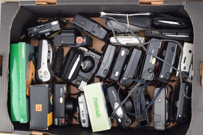 Lot 681 - A Tray of Compact Cameras