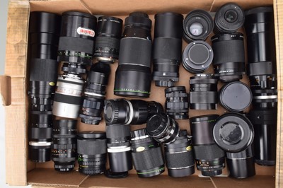 Lot 689 - A Tray of Prime Lenses