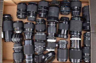 Lot 692 - A Tray of Zoom Lenses