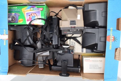 Lot 706 - A Tray of Polaroid Cameras