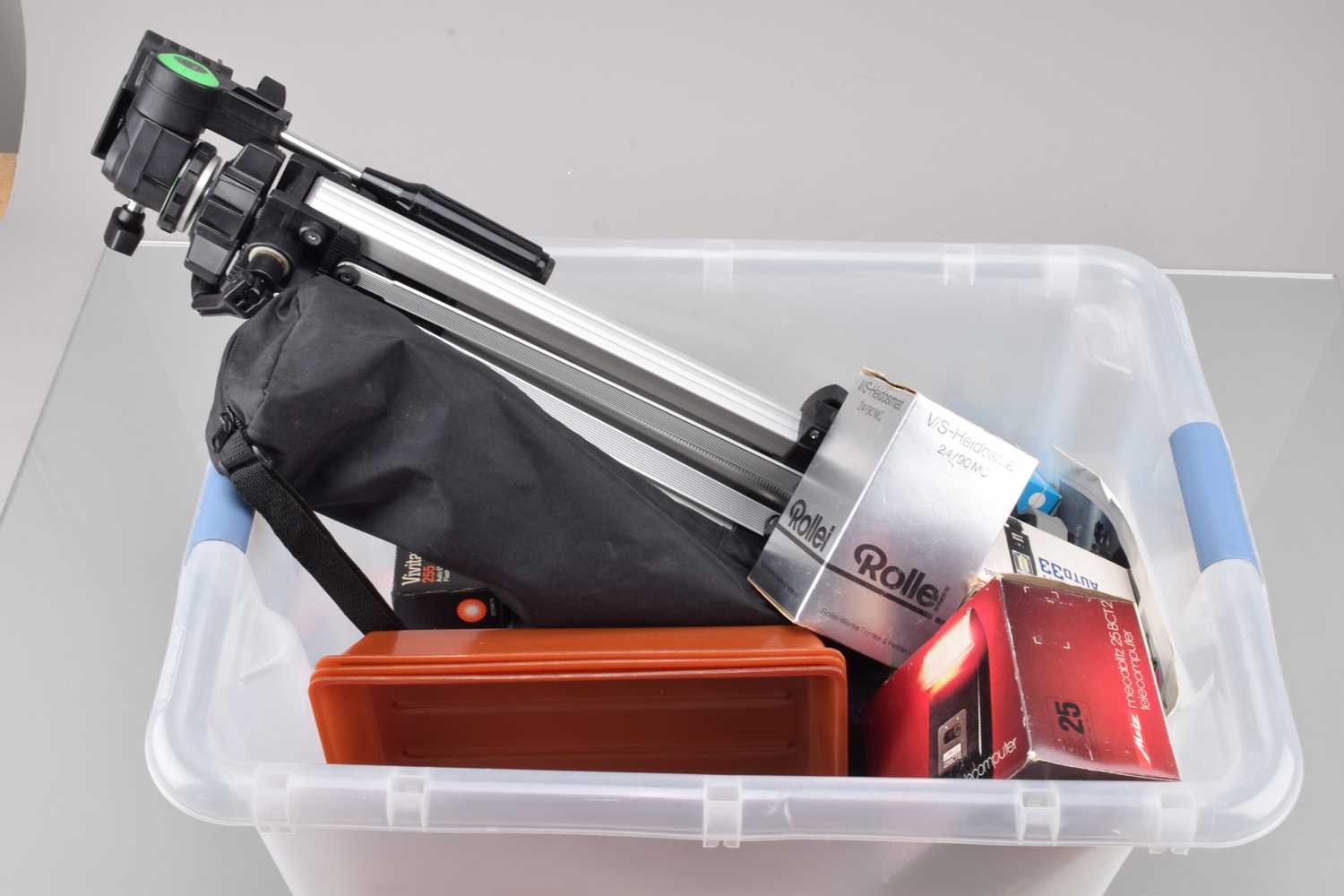 Lot 731 - A Mixed Lot of Camera Related Items