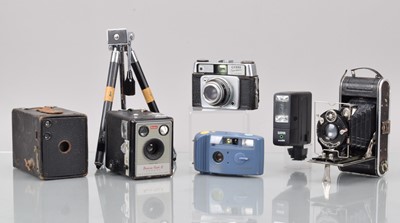 Lot 739 - A Small Group of Cameras