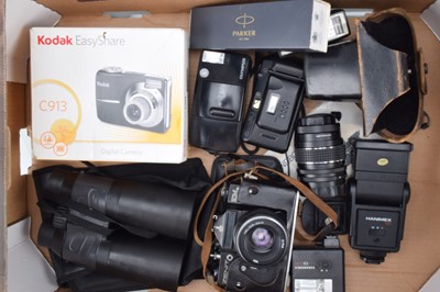 Lot 760 - A Tray of Camera Related Items