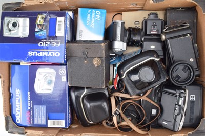 Lot 772 - A Tray of Various Cameras