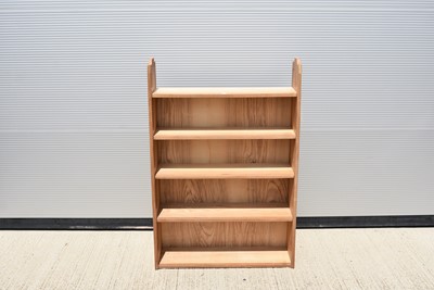 Lot 35 - A modern graduating shelf unit